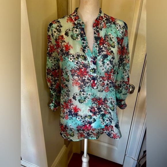 Cut from the cloth, ladies, sheer blouse, small oversize small. Floral V-neck. - Picture 2 of 12